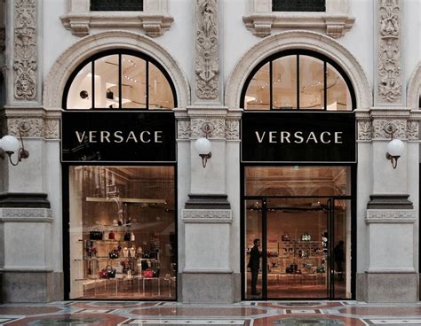 negozi versace brescia|Trova la boutique Versace più vicina .